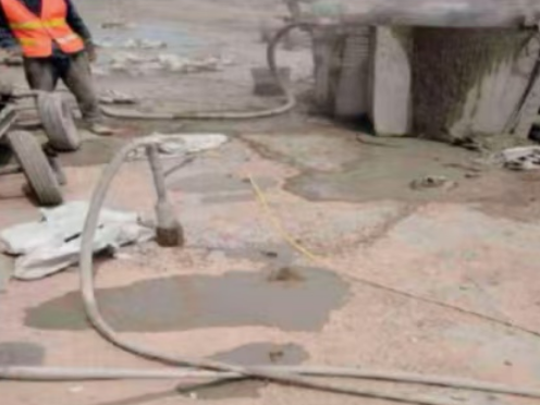 革吉水泥混凝土路面板底注浆技术 路面脱空注浆整治方案